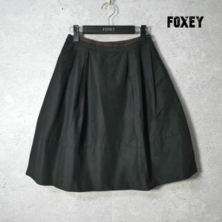 フォクシー(FOXEY)の美品 FOXEY シルク100％ タック 膝丈 ミディ丈 フレアスカート(ひざ丈スカート)