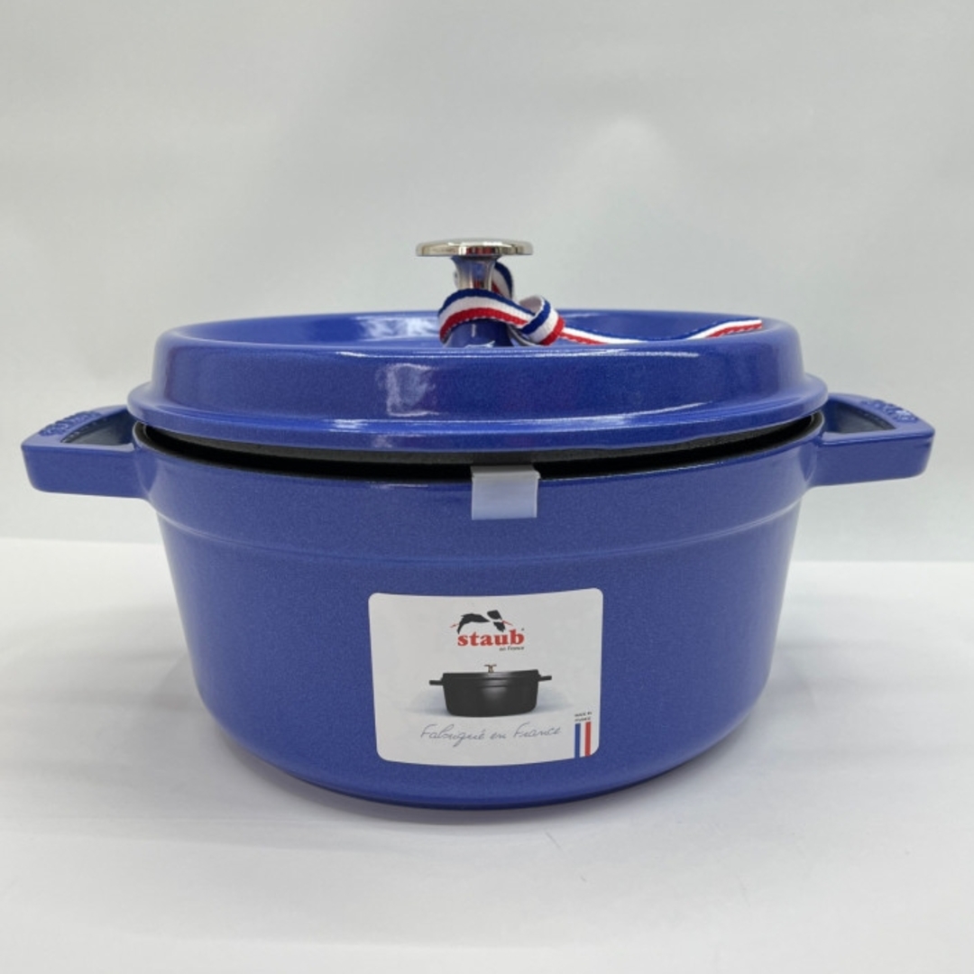 STAUB(ストウブ)の◆◆STAUB ストウブ ピコ ココット ラウンド 両手鍋　ほうろう 22cm 2.6L IH対応 ブルーベリー インテリア/住まい/日用品のキッチン/食器(鍋/フライパン)の商品写真