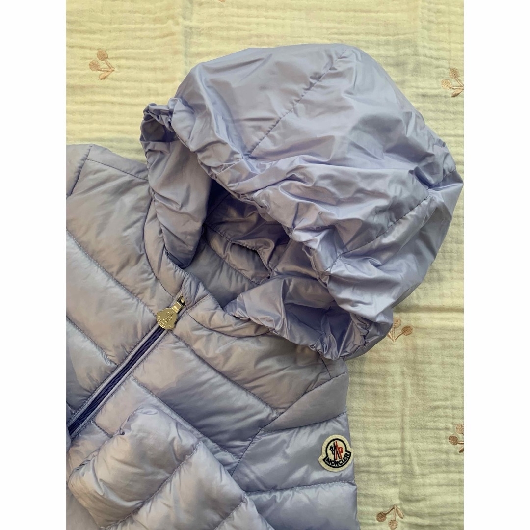 MONCLER(モンクレール)の【美品】Moncler VESLE  ライトダウン　3A キッズ/ベビー/マタニティのキッズ服女の子用(90cm~)(ジャケット/上着)の商品写真