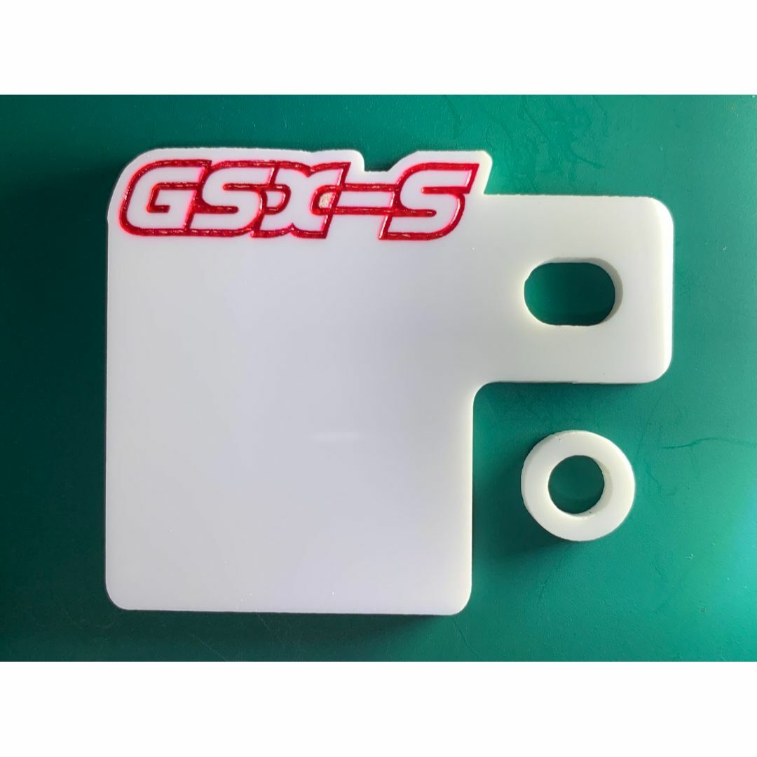 自賠責ステッカープレート GSX-S125 上文字B 白地赤文字 自動車/バイクのバイク(パーツ)の商品写真