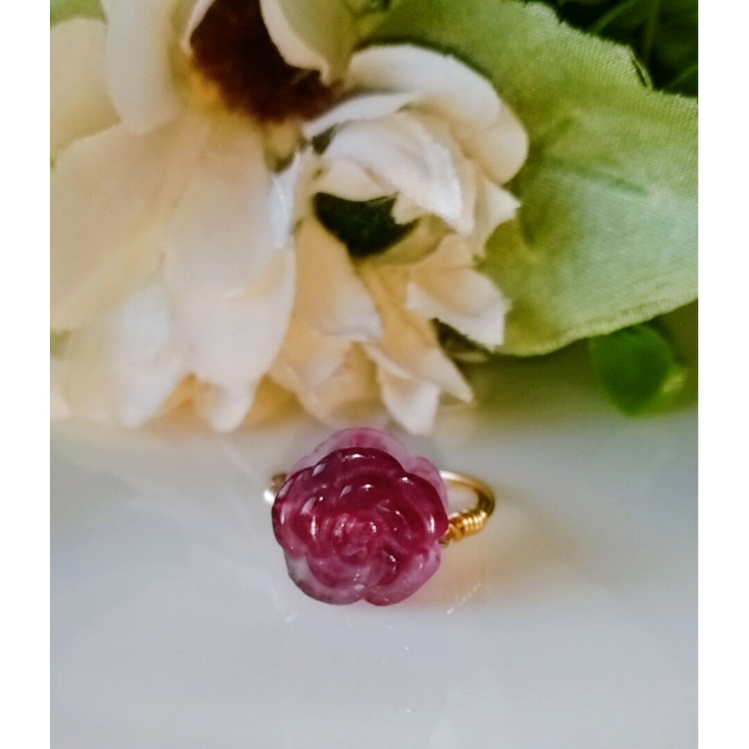 Kgf14 宝石質 天然石 パープルピンク フローライト 薔薇 カーヴィング ハンドメイドのアクセサリー(リング)の商品写真