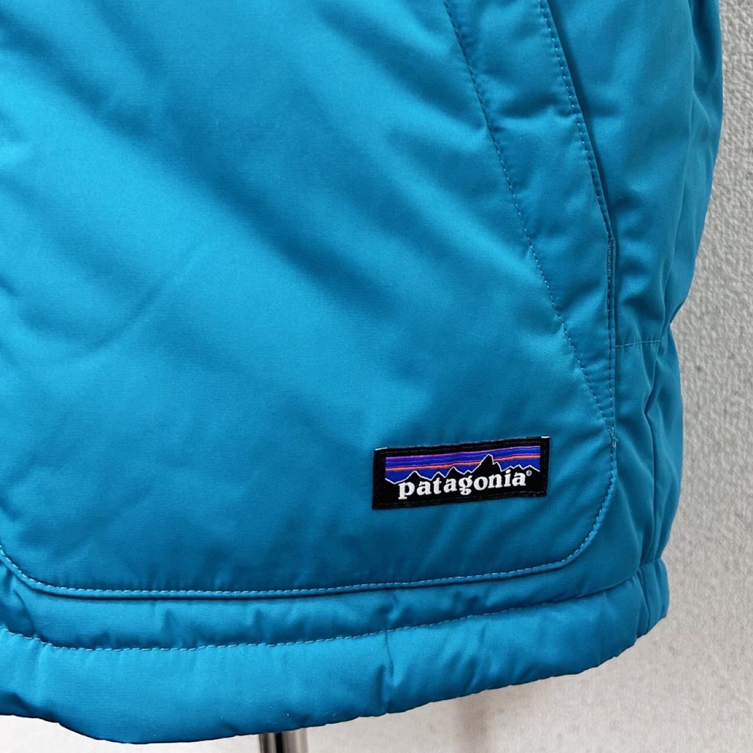 patagonia(パタゴニア)の新品 パタゴニア メンズ リバーシブル ビビーダウンベスト ブルー XLサイズ メンズのジャケット/アウター(ダウンベスト)の商品写真