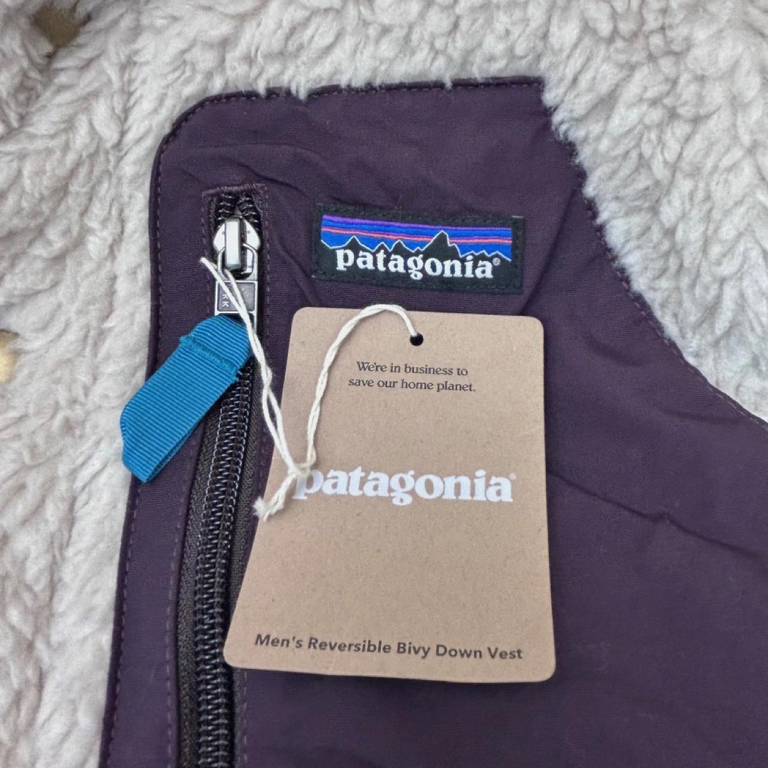 patagonia(パタゴニア)の新品 パタゴニア メンズ リバーシブル ビビーダウンベスト ブルー XLサイズ メンズのジャケット/アウター(ダウンベスト)の商品写真