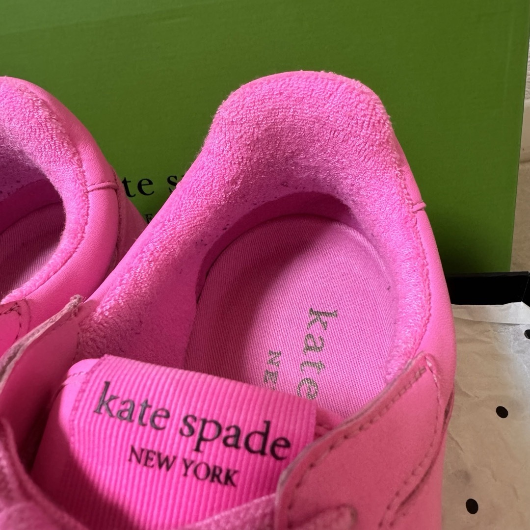 kate spade new york(ケイトスペードニューヨーク)のケイトスペードニューヨーク ボルト ジェム スニーカー 宝石飾り ストーンピンク レディースの靴/シューズ(スニーカー)の商品写真