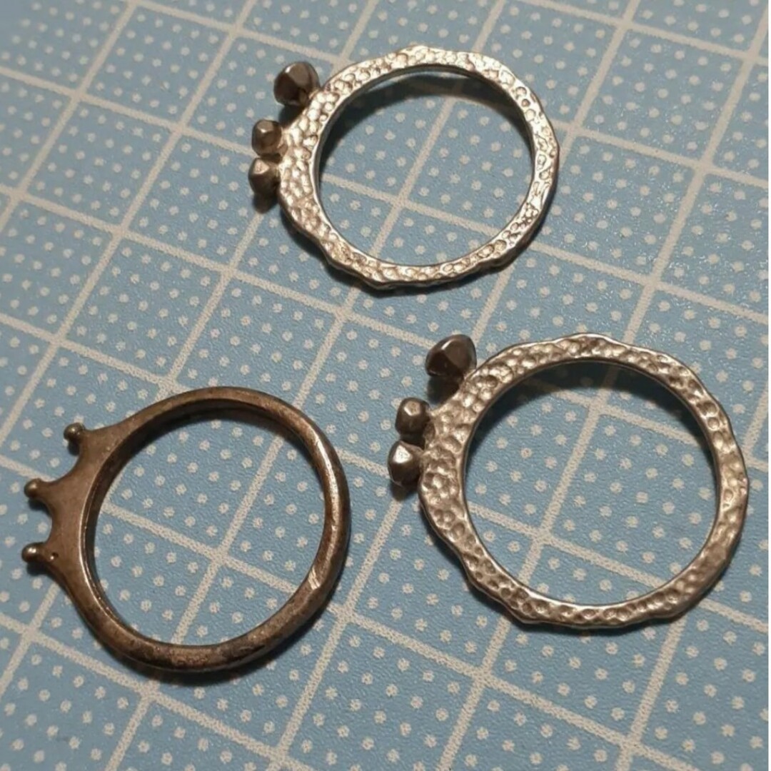 シンプルでオシャレ　個性的な　リング　三個セットです。 レディースのアクセサリー(リング(指輪))の商品写真