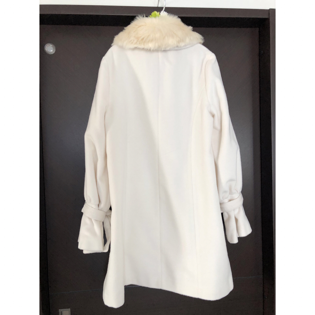 Avail(アベイル)の袖リボン　ホワイトオーバーコート レディースのジャケット/アウター(ロングコート)の商品写真