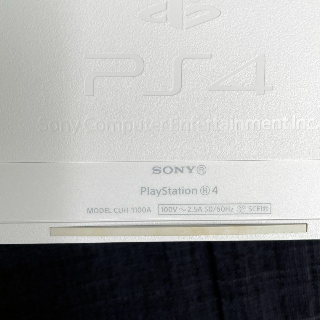 PlayStation4(プレイステーション4)の中古☆SONY PlayStation 4 CUH-1100A エンタメ/ホビーのゲームソフト/ゲーム機本体(家庭用ゲーム機本体)の商品写真