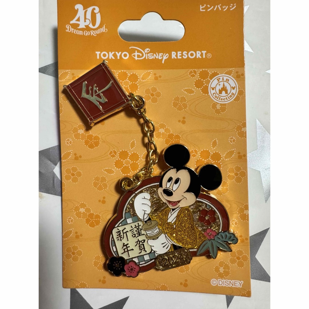 Disney(ディズニー)のディズニーリゾート お正月 2024 辰 ピンバッジ エンタメ/ホビーのおもちゃ/ぬいぐるみ(キャラクターグッズ)の商品写真