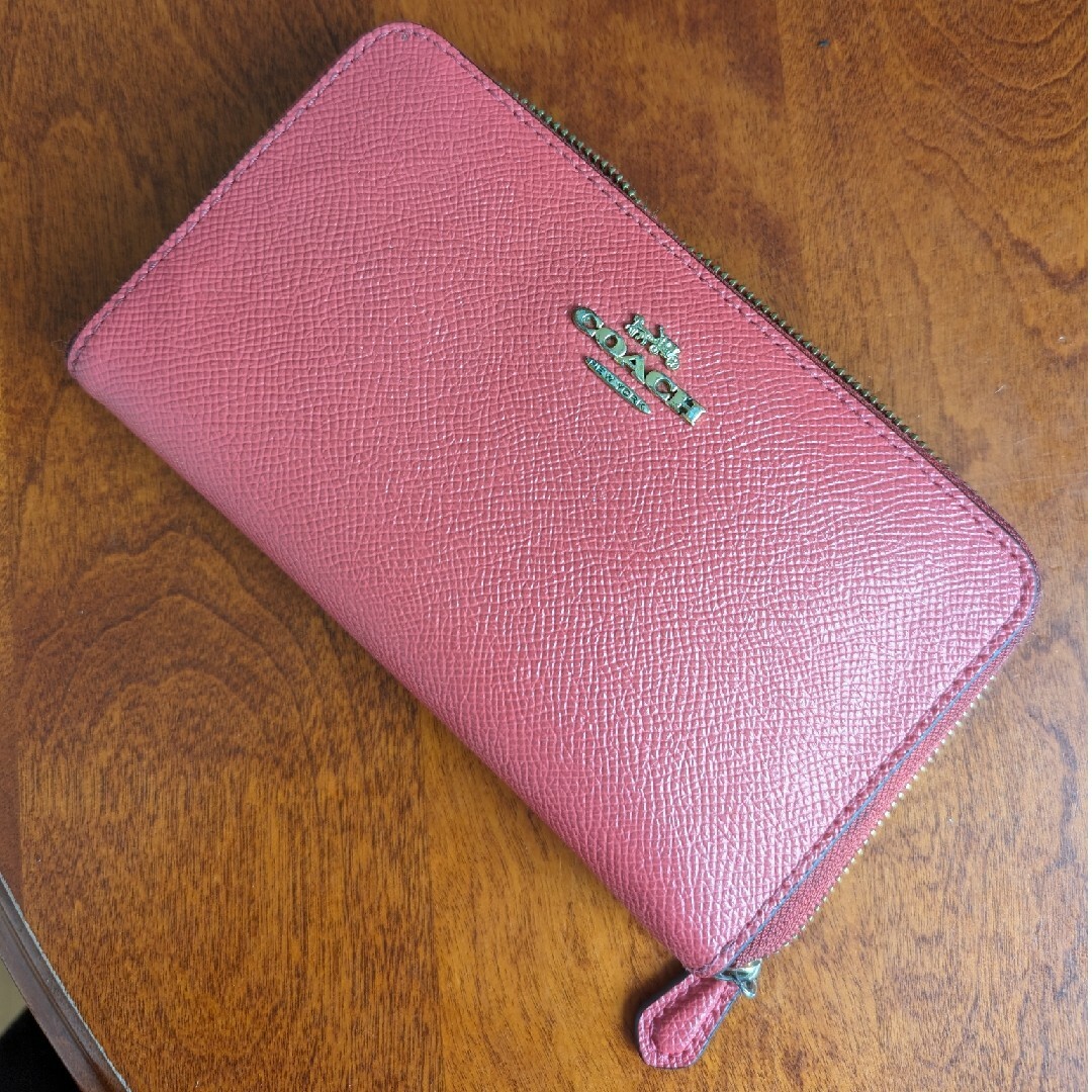COACH(コーチ)の財布 COACH レディース ラウンドファスナー　長財布 ピンク レディースのファッション小物(財布)の商品写真