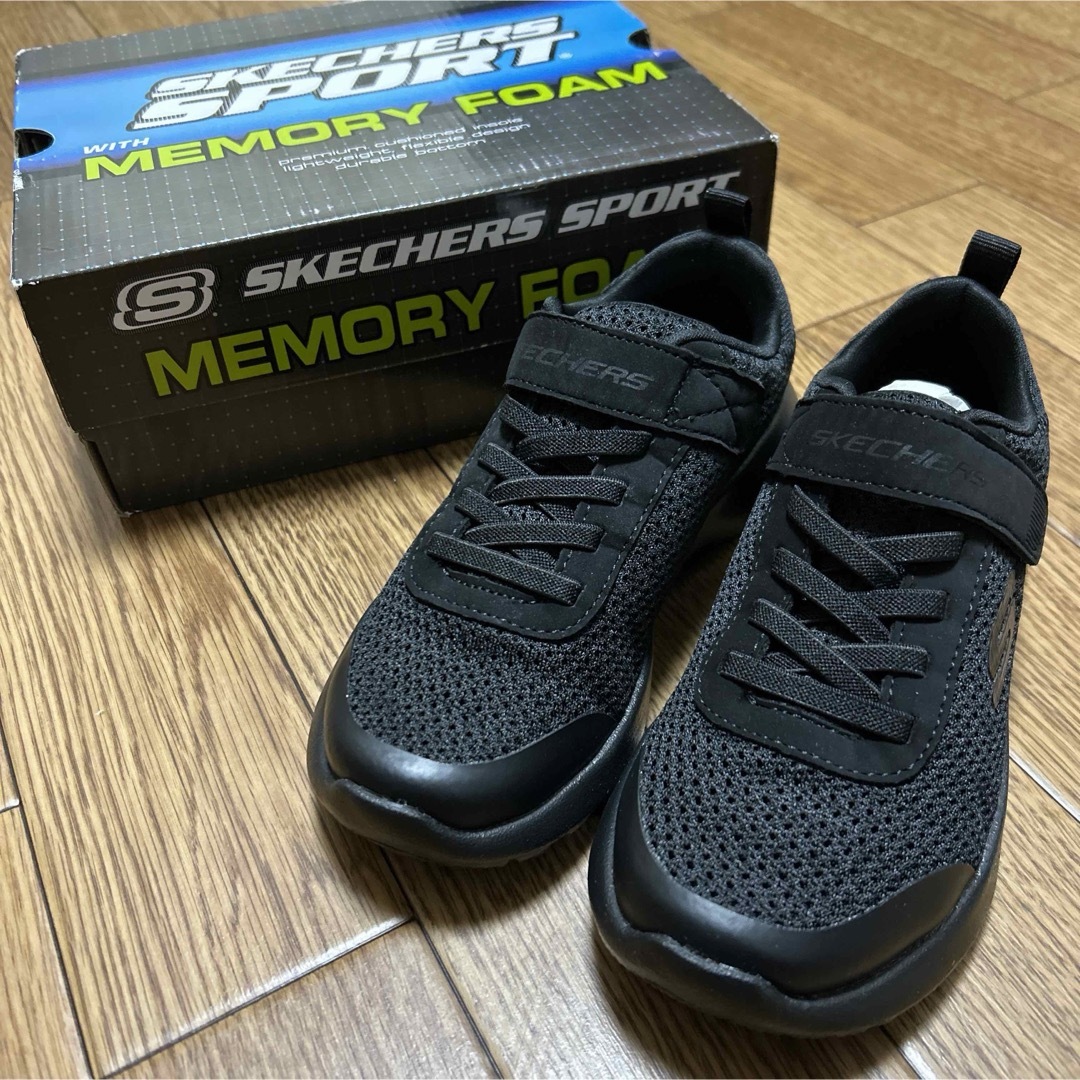 SKECHERS(スケッチャーズ)のスケッチャーズ　スニーカー　メモリーフォーム　黒　18cm キッズ/ベビー/マタニティのキッズ靴/シューズ(15cm~)(スニーカー)の商品写真