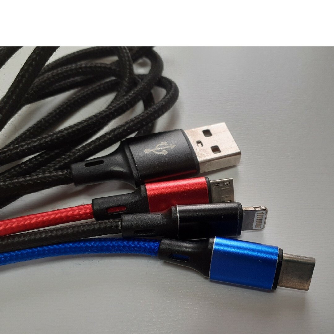 3in1　USB充電ケーブル　2m スマホ/家電/カメラのスマートフォン/携帯電話(バッテリー/充電器)の商品写真