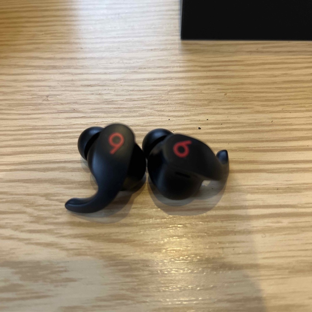 Beats(ビーツ)の【美品】Beats Fit Pro ワイヤレスノイズキャンセリングイヤフォン/ スマホ/家電/カメラのオーディオ機器(ヘッドフォン/イヤフォン)の商品写真