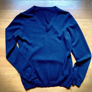 ユニクロ(UNIQLO)のUNIQLO カシミヤセーター　黒(ニット/セーター)