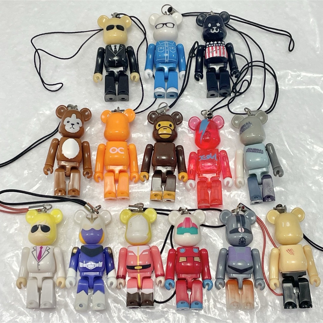 BE@RBRICK(ベアブリック)のBE@RBRICK ベアブリック　ペプシ　エイプ　キーホルダー　フィギュア　レア エンタメ/ホビーのおもちゃ/ぬいぐるみ(キャラクターグッズ)の商品写真