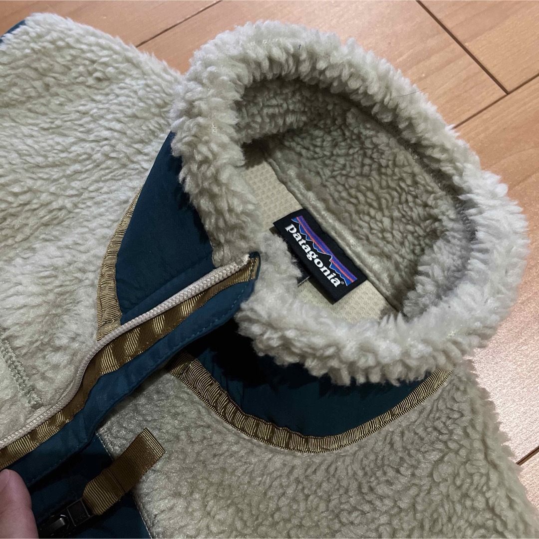 patagonia(パタゴニア)のパタゴニア クラシック レトロX ベスト メンズ グリーン アイボリー xs メンズのトップス(ベスト)の商品写真