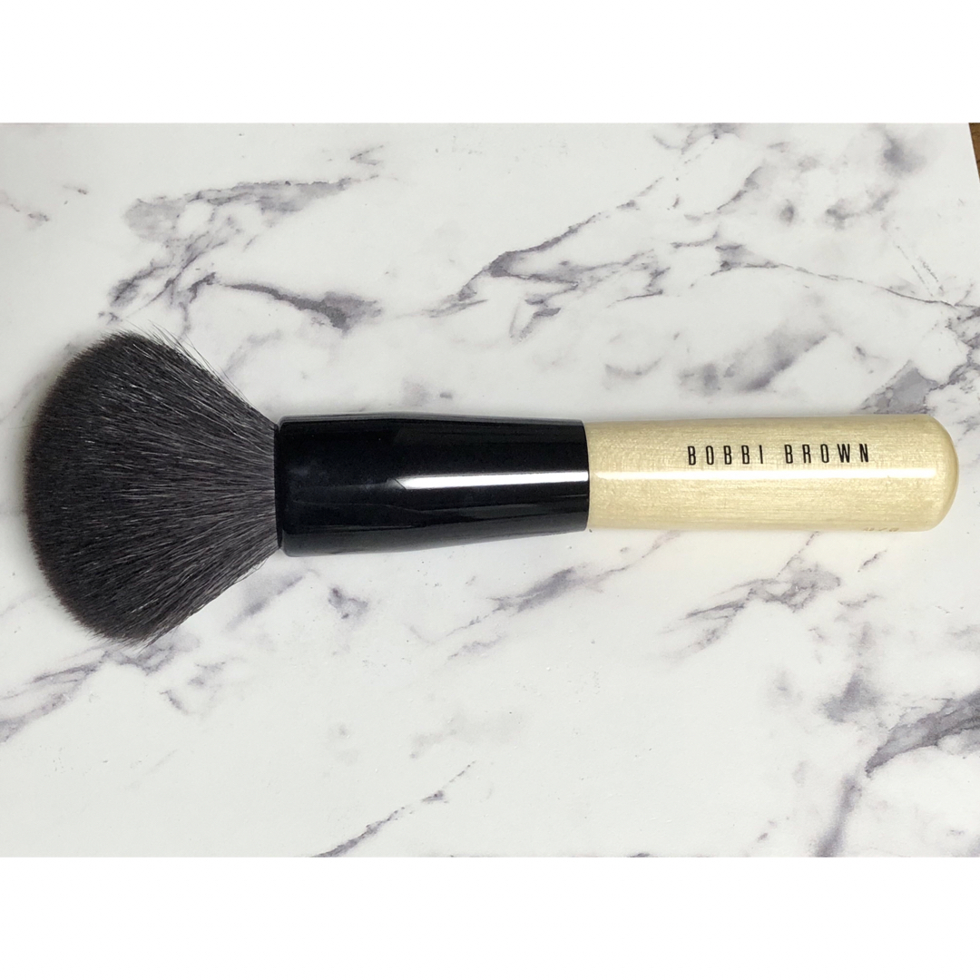 BOBBI BROWN(ボビイブラウン)のBOBBIBROWN BRONZER BRUSH ブロンザー ブラシ コスメ/美容のメイク道具/ケアグッズ(ブラシ・チップ)の商品写真