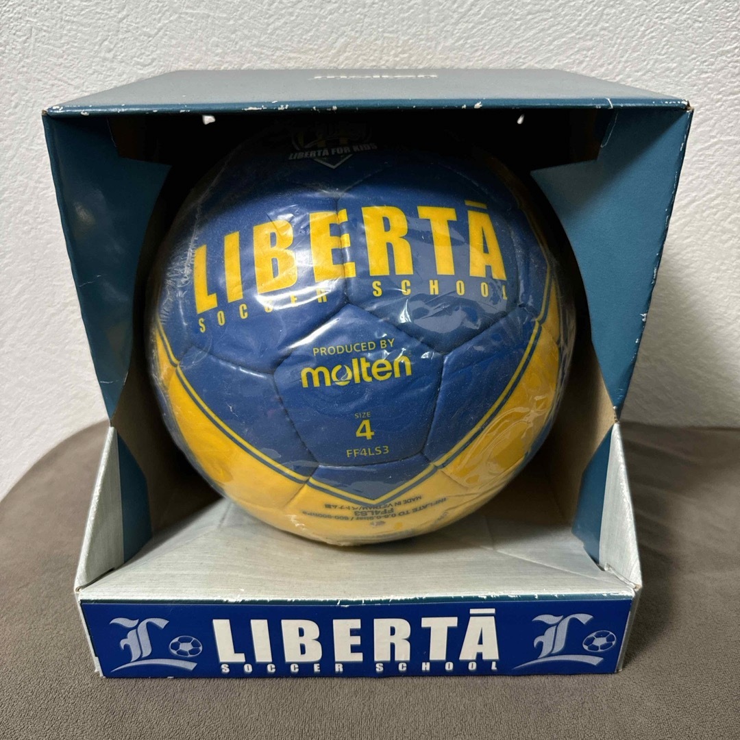 LIBERTA(リベルタ)のリベルタ サッカーボール 4号 スポーツ/アウトドアのサッカー/フットサル(ボール)の商品写真