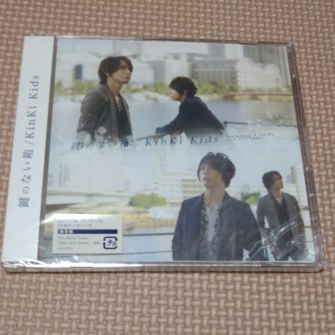 KinKi Kids(キンキキッズ)のKinKi Kids　鍵のない箱　　通常盤 エンタメ/ホビーのCD(ポップス/ロック(邦楽))の商品写真