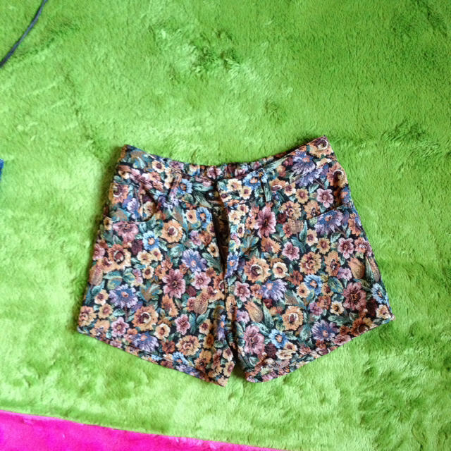 WEGO(ウィゴー)の花柄のショーパン☆ レディースのパンツ(ショートパンツ)の商品写真