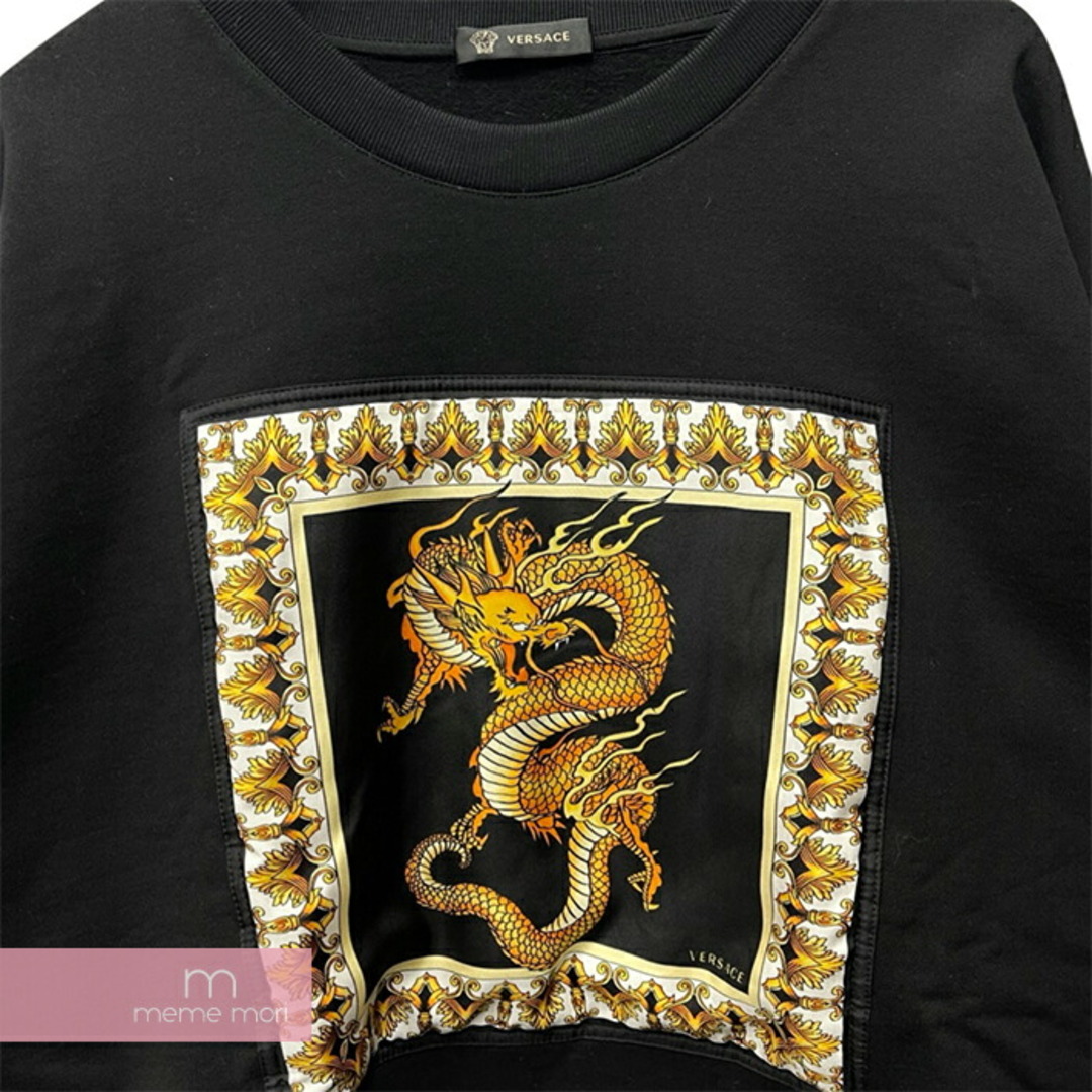 VERSACE(ヴェルサーチ)のVERSACE 2019SS Dragon Print Sweatshirt A83533A228146A008 ヴェルサーチェ ドラゴンプリントスウェットシャツ トレーナー クルーネック ドラゴン シルク ブラック×イエロー サイズXXL 【240129】【中古-A】 メンズのトップス(スウェット)の商品写真