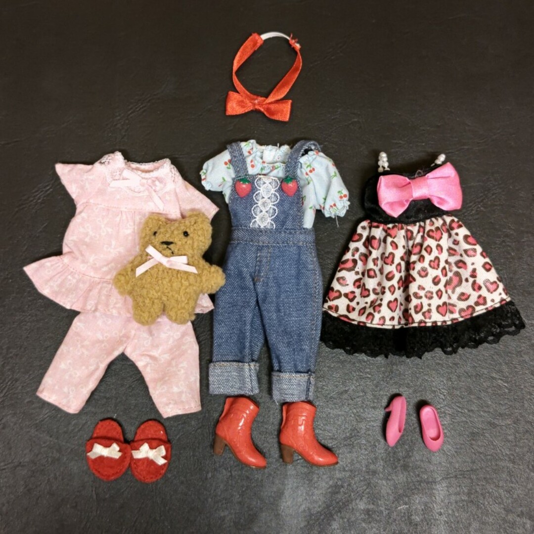 Takara Tomy(タカラトミー)のリカちゃんの服まとめ売り キッズ/ベビー/マタニティのおもちゃ(ぬいぐるみ/人形)の商品写真