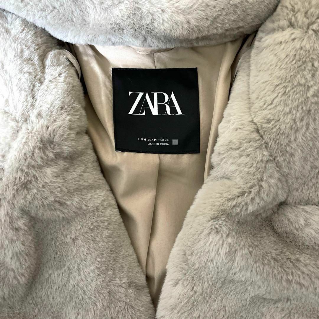 ZARA(ザラ)のZARA フェイクファー コート M グレー レディースのジャケット/アウター(毛皮/ファーコート)の商品写真