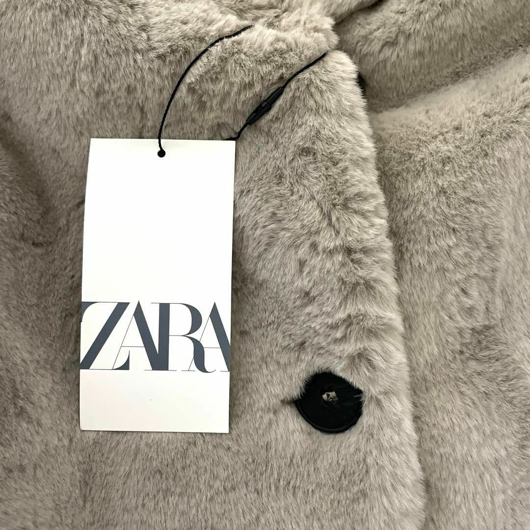 ZARA(ザラ)のZARA フェイクファー コート M グレー レディースのジャケット/アウター(毛皮/ファーコート)の商品写真