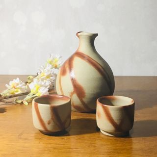 【伝統工芸品】備前焼　備州窯　山本宗秀　火襷　酒器揃（徳利、お猪口×2 ）(食器)