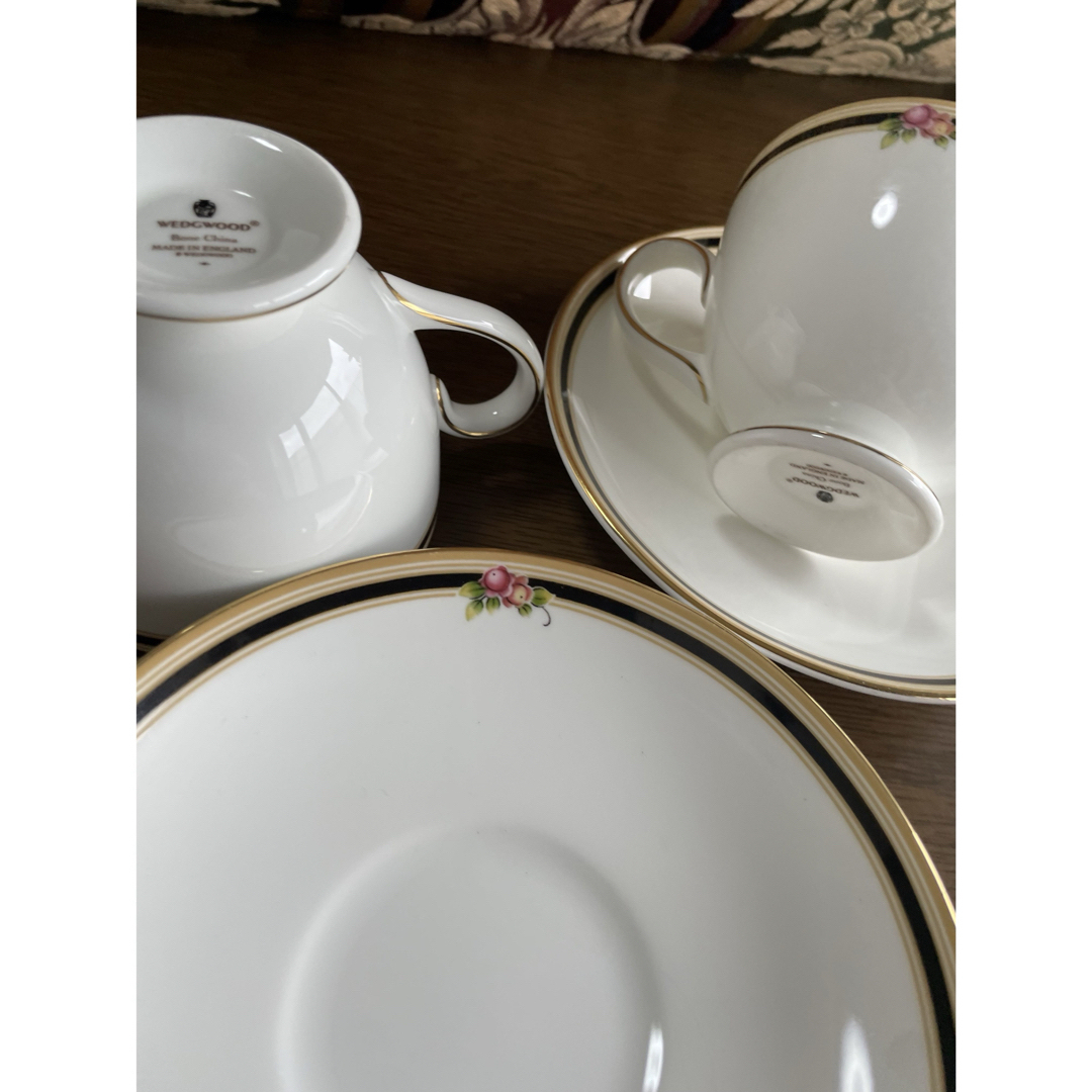 WEDGWOOD(ウェッジウッド)のウェッジウッド クリオ 未使用☆リーシェイプ カップ＆ソーサー ペアセット インテリア/住まい/日用品のキッチン/食器(グラス/カップ)の商品写真