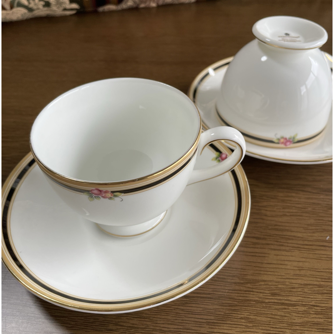 WEDGWOOD(ウェッジウッド)のウェッジウッド クリオ 未使用☆リーシェイプ カップ＆ソーサー ペアセット インテリア/住まい/日用品のキッチン/食器(グラス/カップ)の商品写真