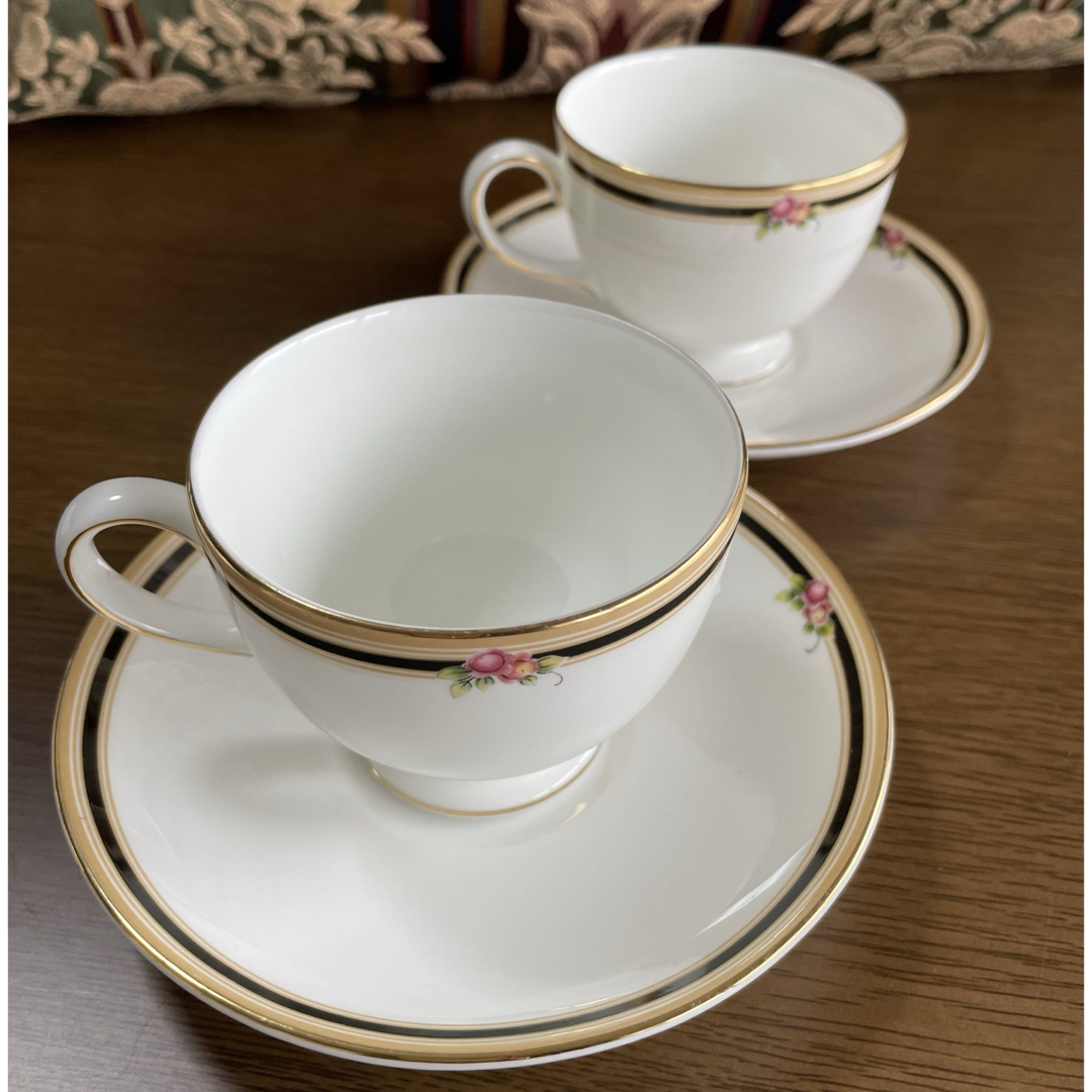 WEDGWOOD(ウェッジウッド)のウェッジウッド クリオ 未使用☆リーシェイプ カップ＆ソーサー ペアセット インテリア/住まい/日用品のキッチン/食器(グラス/カップ)の商品写真