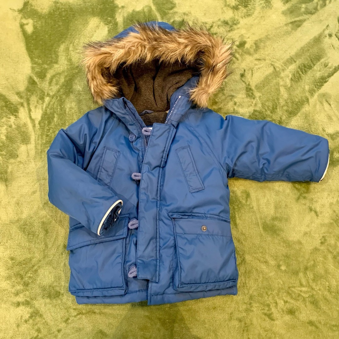 babyGAP(ベビーギャップ)のbaby GAP ダウンジャケット　90 キッズ/ベビー/マタニティのキッズ服男の子用(90cm~)(ジャケット/上着)の商品写真