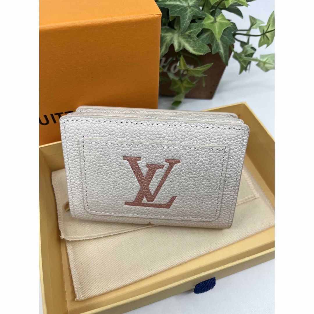 【極美品】Louis Vuitton 折財布《ポルトフォイユ クレア》ピンクレザー皮革の種類