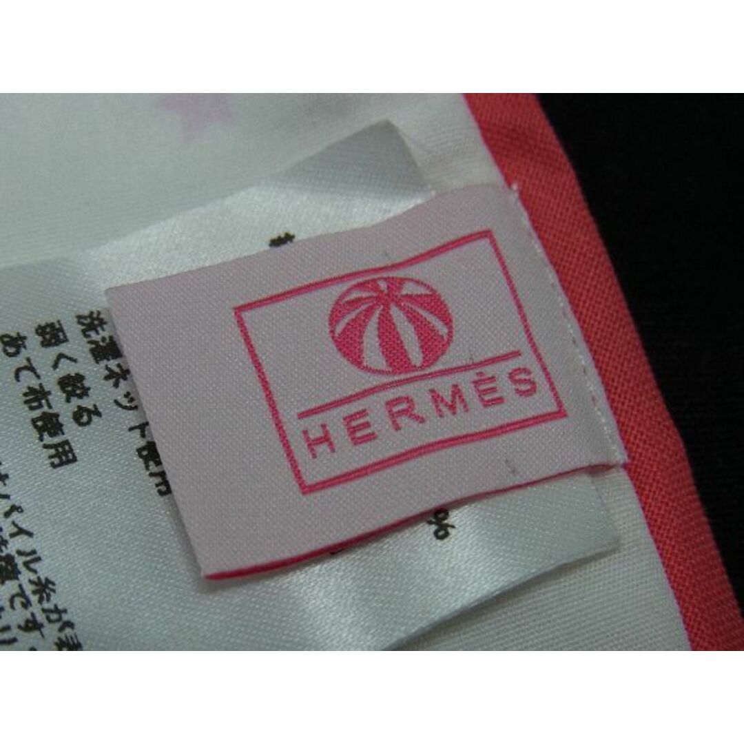 Hermes(エルメス)の■新品■未使用■ HERMES エルメス コットン100％ 刺繍 ベビースタイ エプロン ホワイト系 AU7809  レディースのファッション小物(その他)の商品写真