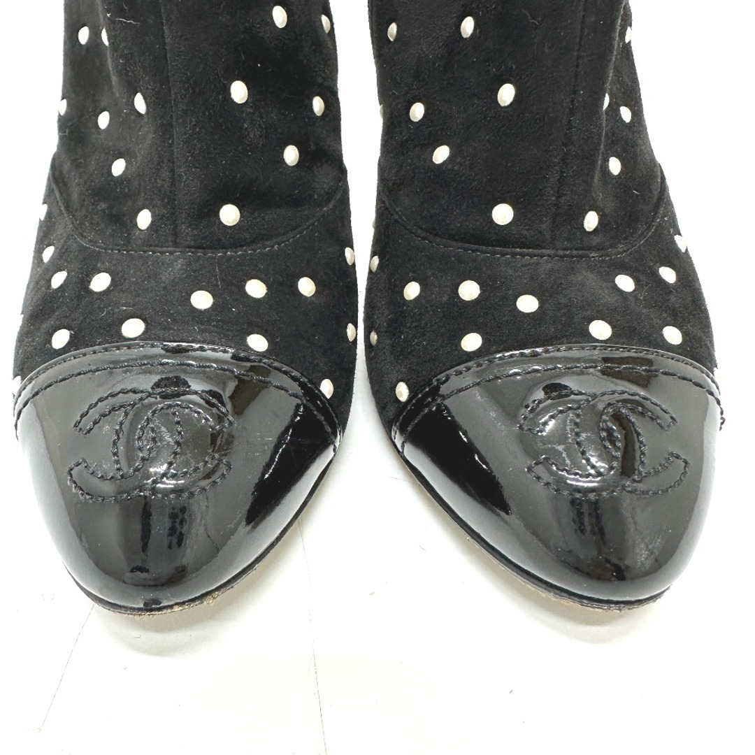 CHANEL(シャネル)のシャネル CHANEL パール ドット G G33426 ショート ブーツ スエード ブラック レディースの靴/シューズ(ブーツ)の商品写真