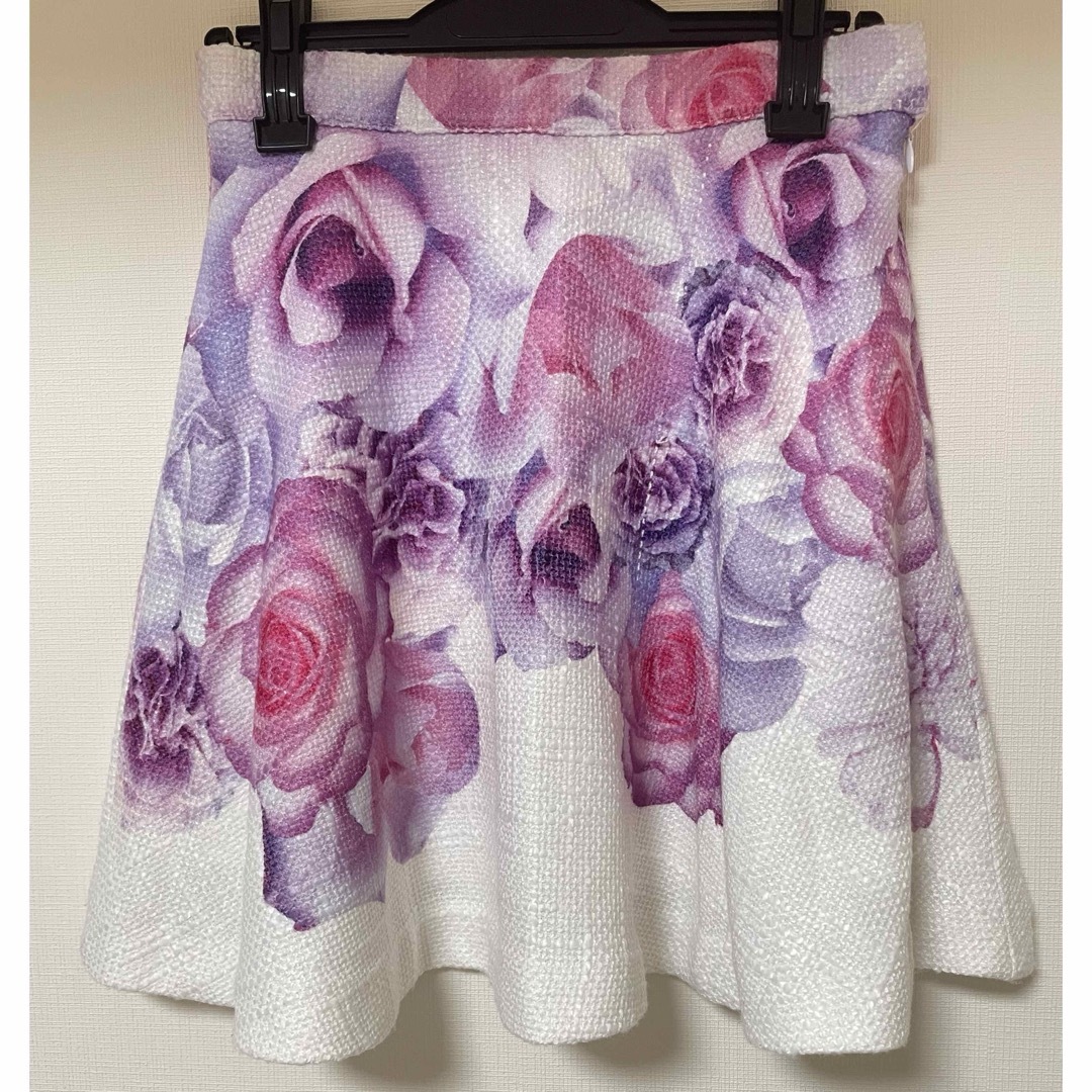 DaTuRa(ダチュラ)のDaTuRa 花柄　ツイード　ミニスカート　フレア　パープル　ピンク レディースのスカート(ミニスカート)の商品写真