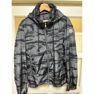 モンクレール(MONCLER)のモンクレール迷彩パーカー(パーカー)