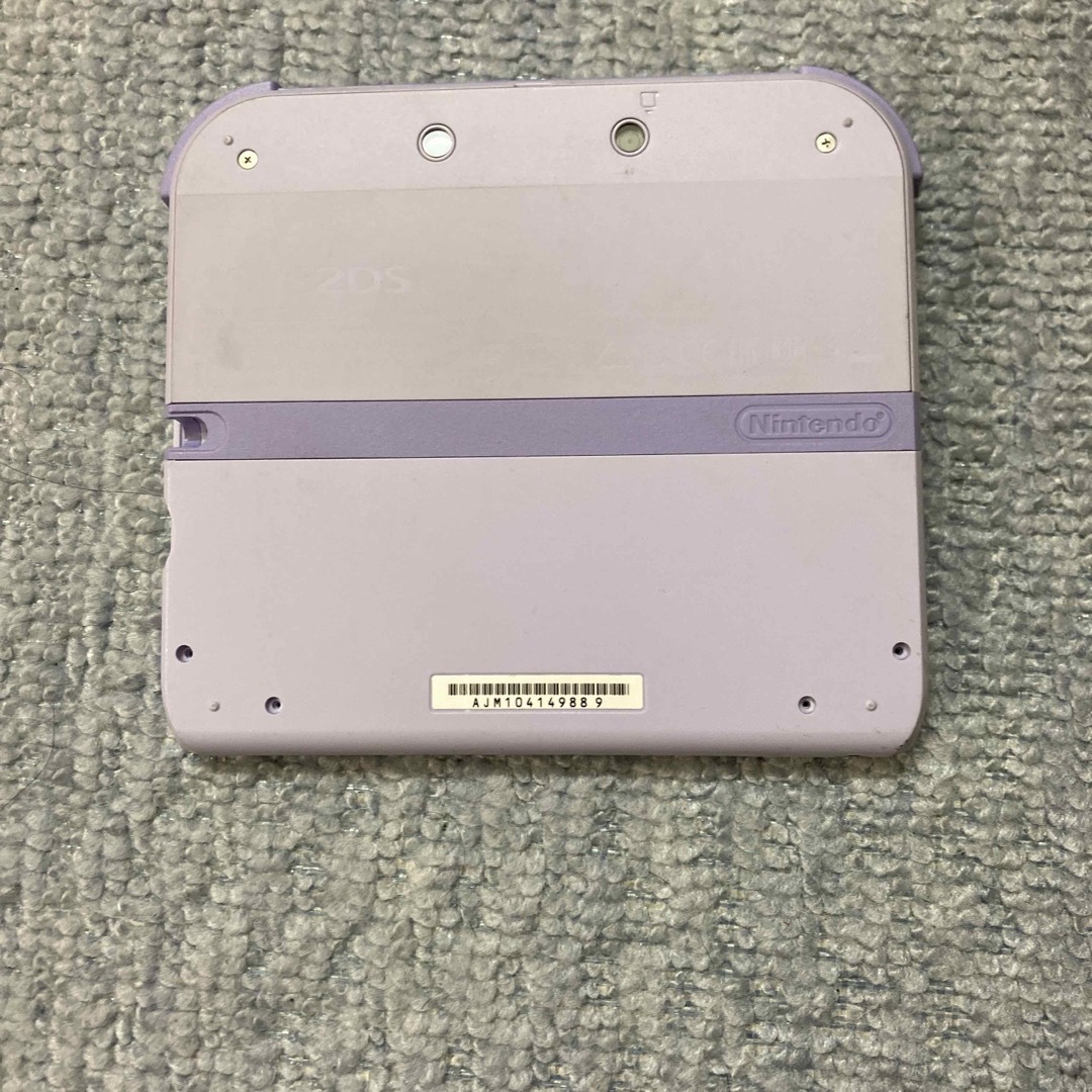 ニンテンドー2DS(ニンテンドー2DS)の2dsラベンダー本体ジャンクカバー欠品 エンタメ/ホビーのゲームソフト/ゲーム機本体(携帯用ゲーム機本体)の商品写真