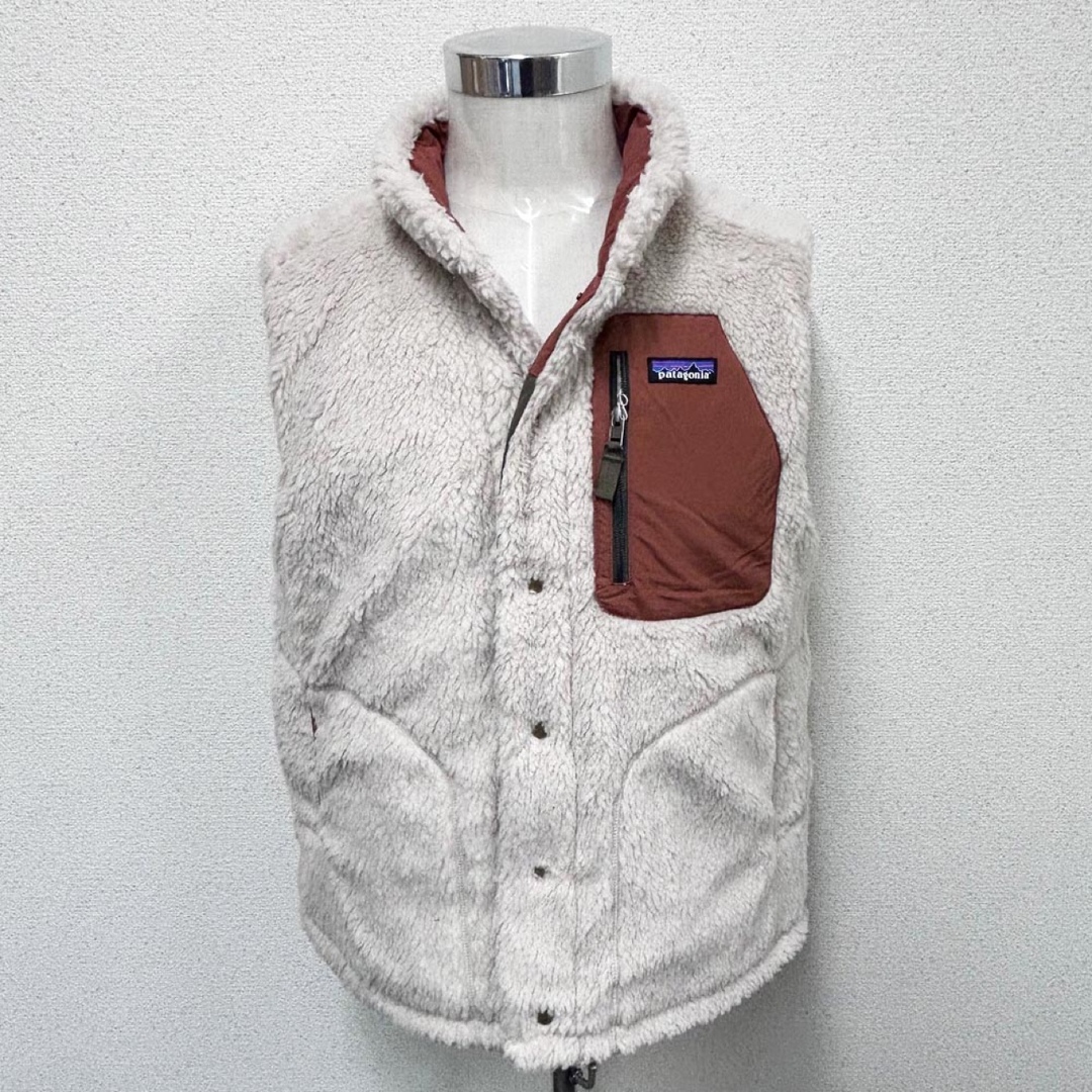 patagonia(パタゴニア)の新品 パタゴニア メンズ リバーシブル ビビーダウンベスト カーキ XLサイズ メンズのジャケット/アウター(ダウンベスト)の商品写真