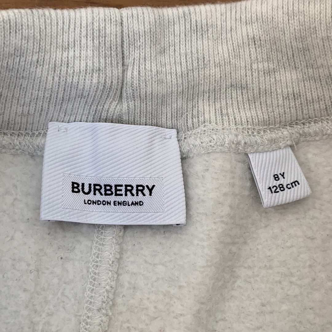 BURBERRY(バーバリー)のBURBBERRY バーバリー スウェット パンツ 128cm ロゴ　刺繍 キッズ/ベビー/マタニティのキッズ服男の子用(90cm~)(パンツ/スパッツ)の商品写真