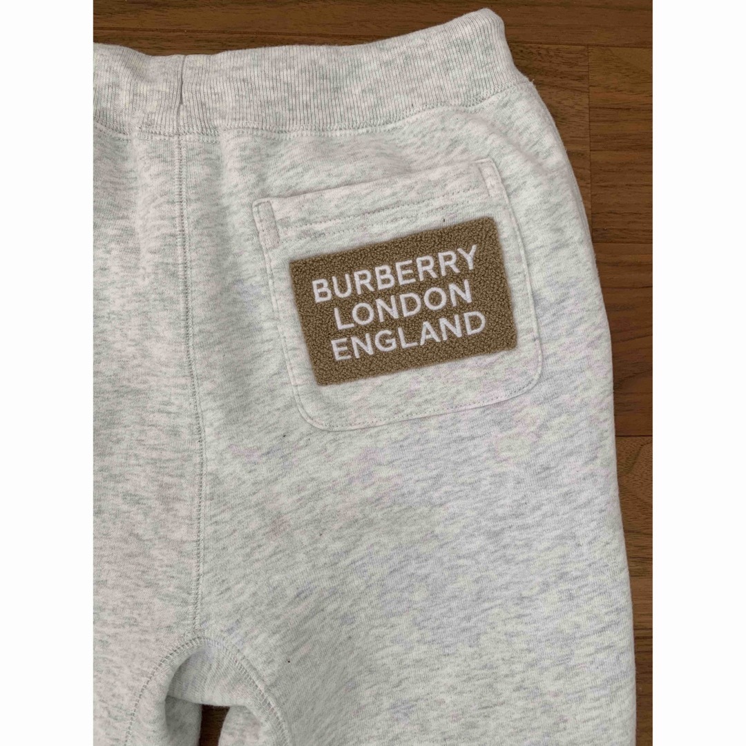 BURBERRY(バーバリー)のBURBBERRY バーバリー スウェット パンツ 128cm ロゴ　刺繍 キッズ/ベビー/マタニティのキッズ服男の子用(90cm~)(パンツ/スパッツ)の商品写真