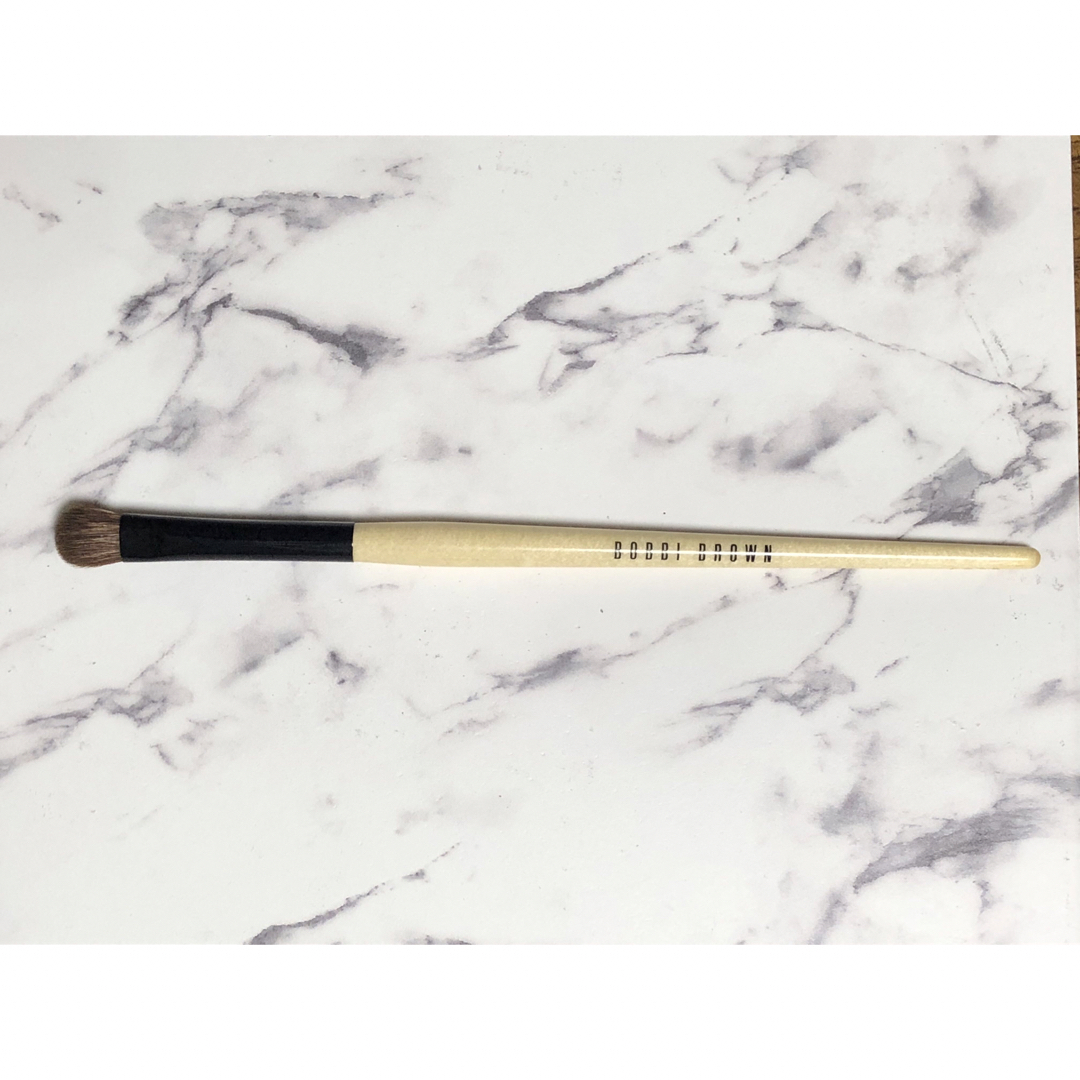 BOBBI BROWN(ボビイブラウン)のBOBBIBROWN EYE SHADOW BRUSH アイシャドウ ブラシ コスメ/美容のメイク道具/ケアグッズ(ブラシ・チップ)の商品写真