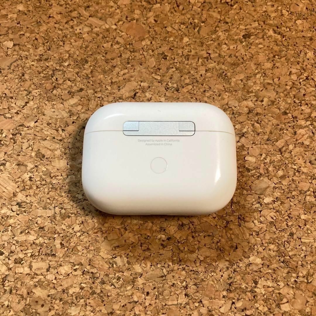 Apple(アップル)のAirPods Pro　充電ケース　本体　第一世代　エアーポッズプロ　A2190 スマホ/家電/カメラのオーディオ機器(ヘッドフォン/イヤフォン)の商品写真