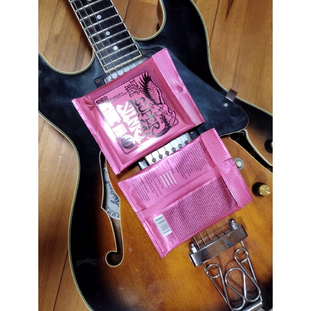 定番！ERNIE BALL 2223/Super Slinky 楽器のギター(エレキギター)の商品写真