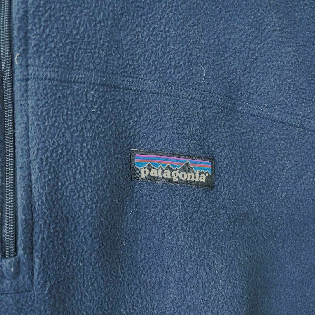 patagonia(パタゴニア)のアウトドアブランド古着　パタゴニア　ハーフジップ刺繍ロゴフリースシャツLネイビー メンズのジャケット/アウター(ブルゾン)の商品写真