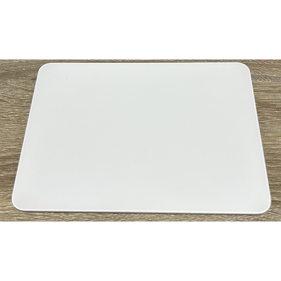 Apple(アップル)のApple Magic Trackpad 2 ホワイト トラックパッド スマホ/家電/カメラのPC/タブレット(PC周辺機器)の商品写真