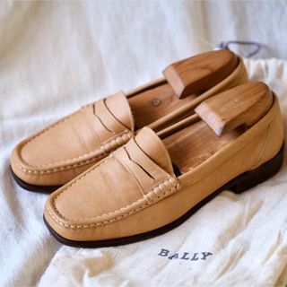 バリー(Bally)の美品Ballyバリー　ナチュラルエイジングコインローファー 36(ローファー/革靴)