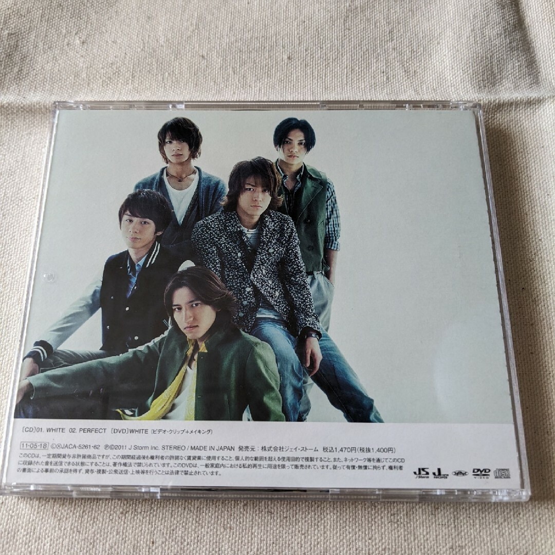 【7月まで】WHITE（初回限定盤） KAT-TUN エンタメ/ホビーのCD(ポップス/ロック(邦楽))の商品写真