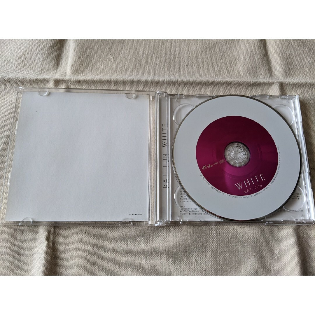 【7月まで】WHITE（初回限定盤） KAT-TUN エンタメ/ホビーのCD(ポップス/ロック(邦楽))の商品写真