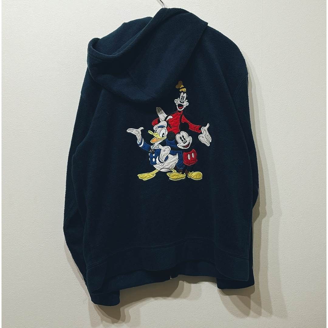 Disney(ディズニー)のDisney ディズニー フリース　ジップアップパーカー　刺繍ロゴ　Mサイズ メンズのトップス(パーカー)の商品写真